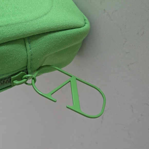 New never used Valentino pouch clutch  9x6 in vibrant spring color VLogo - Picture 2 of 9